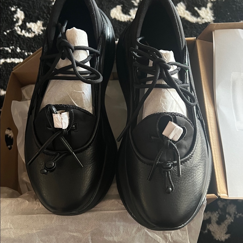 Hoka Bondi Mary Jane Black • Women’s 7.5 (Fits 8) • BNIB